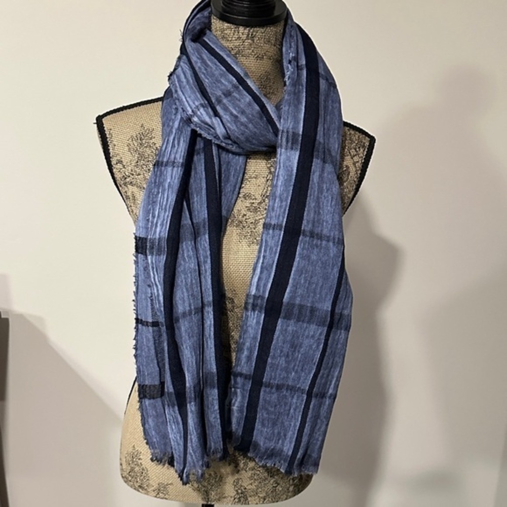 Universal Thread Blue Plaid woven Scarf 22x72”
